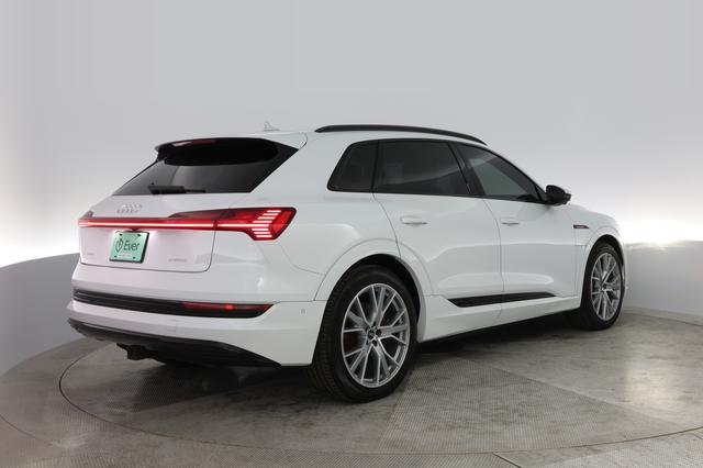 2021 Audi e-tron — photo 2 of 20