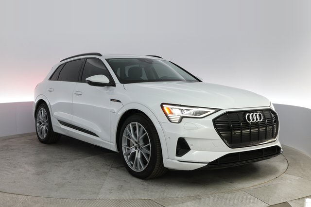 2021 Audi e-tron — photo 12 of 20