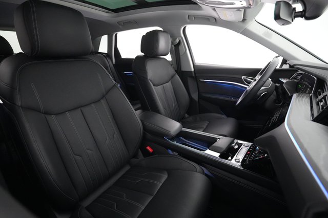 2021 Audi e-tron — photo 18 of 20