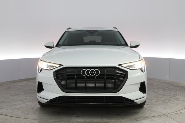 2021 Audi e-tron — photo 13 of 20