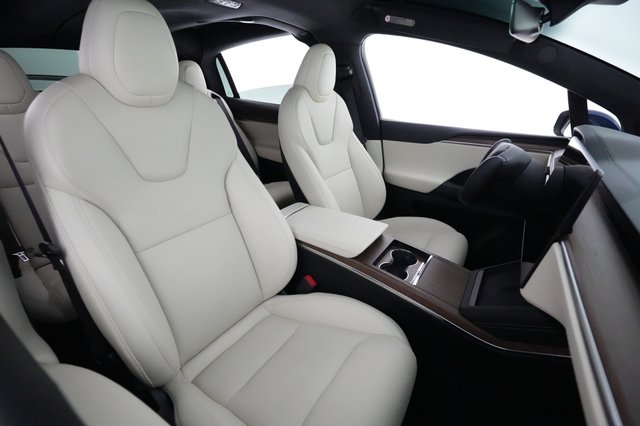 2022 Tesla Model X — photo 18 of 22