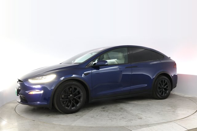 2022 Tesla Model X — photo 14 of 22
