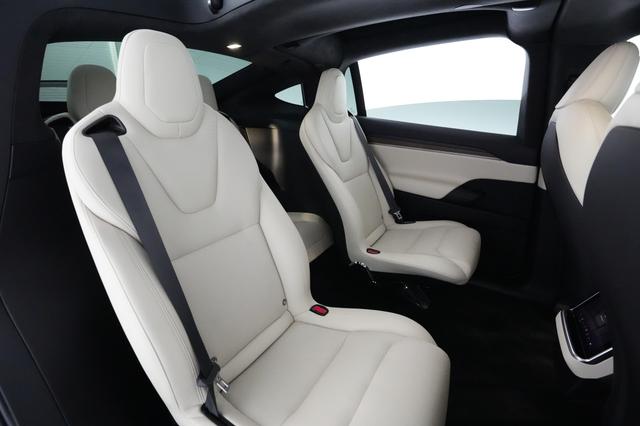 2022 Tesla Model X — photo 4 of 22