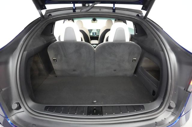 2022 Tesla Model X — photo 6 of 22