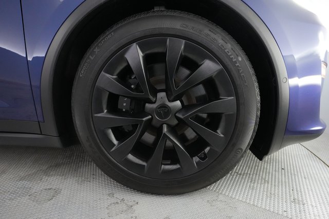 2022 Tesla Model X — photo 16 of 22