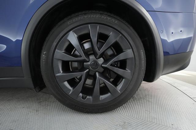 2022 Tesla Model X — photo 7 of 22