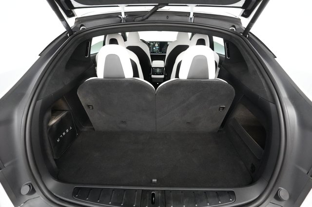 2022 Tesla Model X — photo 22 of 27