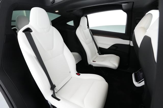 2022 Tesla Model X — photo 4 of 27
