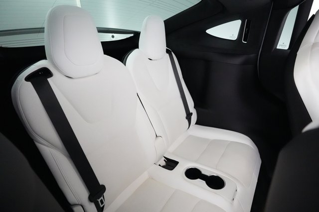 2022 Tesla Model X — photo 20 of 27