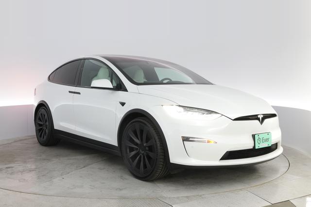 2022 Tesla Model X — photo 10 of 27