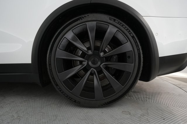 2022 Tesla Model X — photo 16 of 27