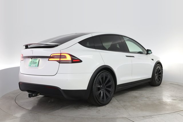 2022 Tesla Model X — photo 2 of 27