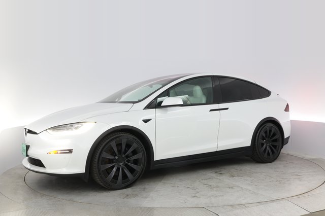 2022 Tesla Model X — photo 14 of 27