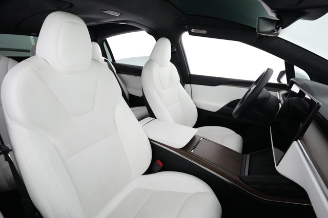 2022 Tesla Model X — photo 18 of 27