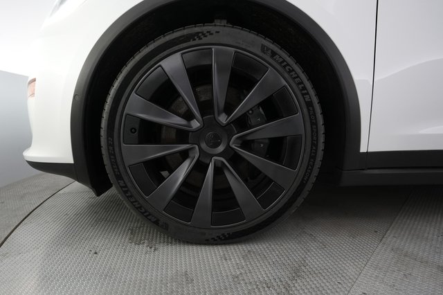 2022 Tesla Model X — photo 15 of 27