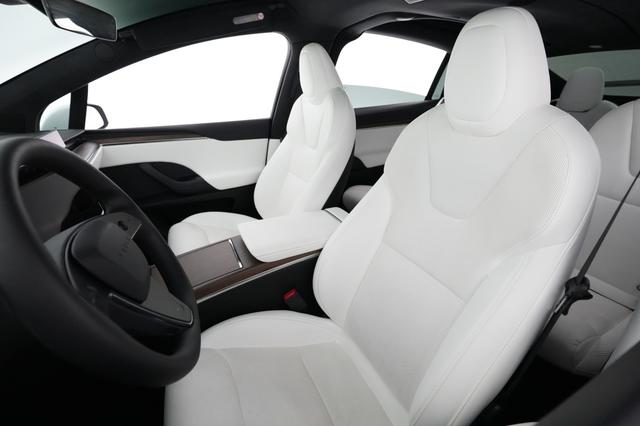 2022 Tesla Model X — photo 3 of 27