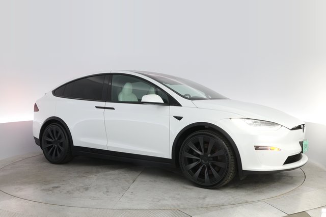2022 Tesla Model X — photo 11 of 27