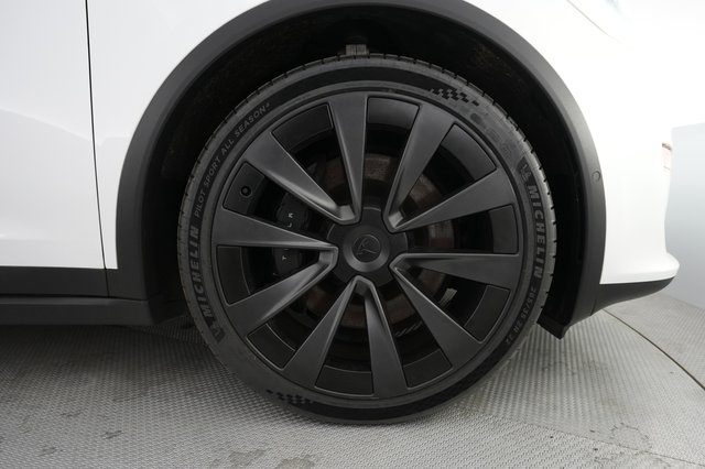 2022 Tesla Model X — photo 7 of 27