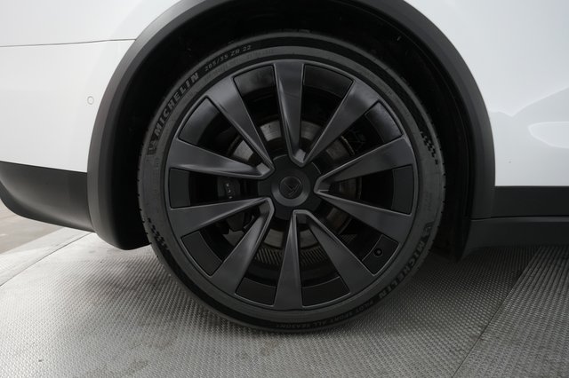 2022 Tesla Model X — photo 17 of 27
