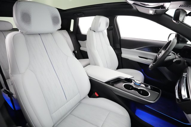 2023 Cadillac LYRIQ — photo 18 of 21