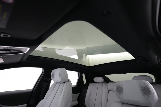 2023 Cadillac LYRIQ — photo 19 of 21