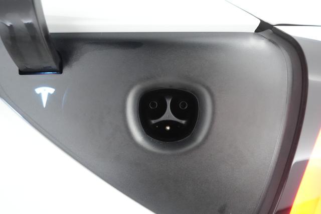 2023 Tesla Model 3 — photo 8 of 26