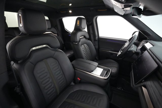 2022 Rivian R1T — photo 3 of 24