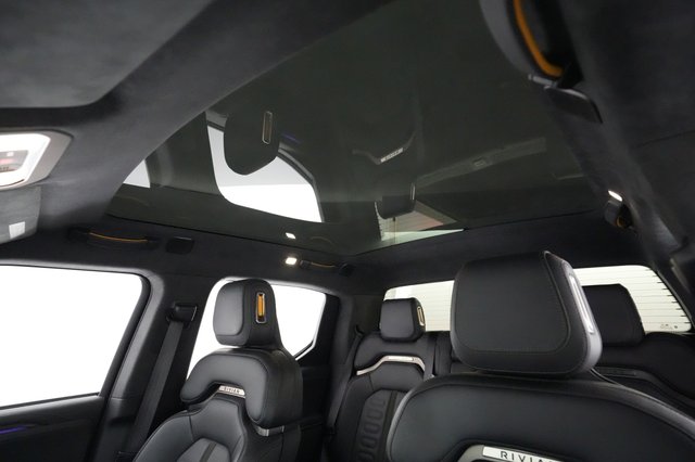 2022 Rivian R1T — photo 18 of 24