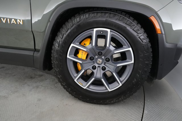 2022 Rivian R1T — photo 14 of 24