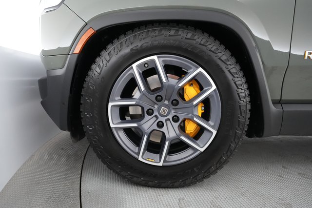 2022 Rivian R1T — photo 11 of 24