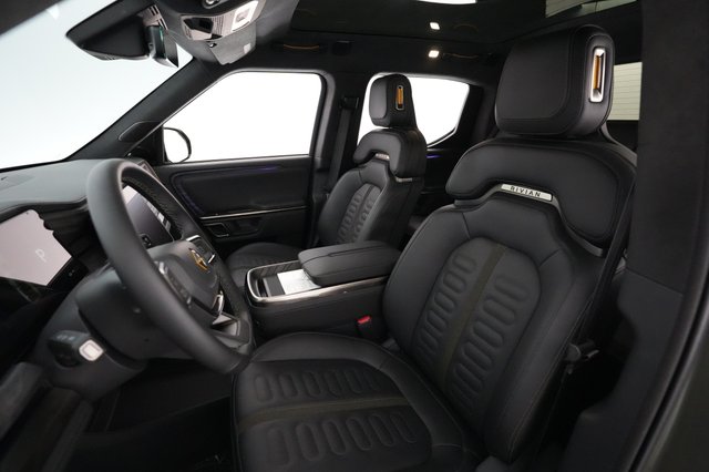 2022 Rivian R1T — photo 15 of 24