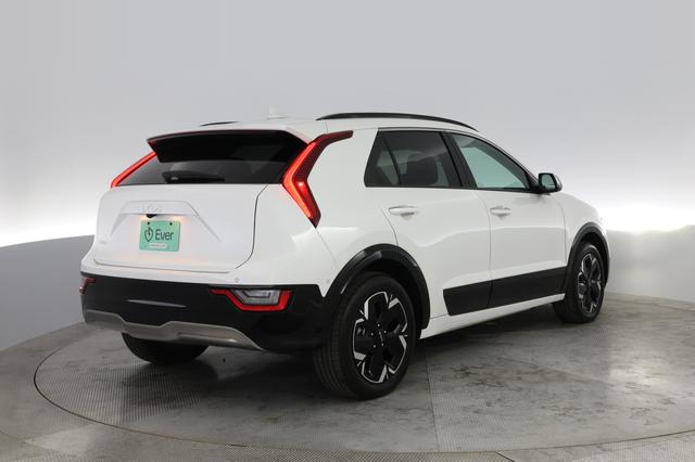 2023 Kia Niro EV — photo 2 of 21