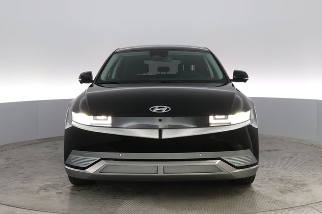 2022 Hyundai IONIQ 5 — photo 13 of 21