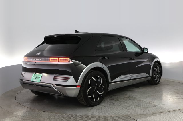 2022 Hyundai IONIQ 5 — photo 2 of 21
