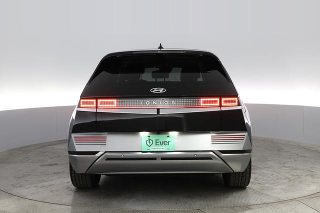2022 Hyundai IONIQ 5 — photo 6 of 21
