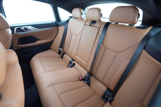 2022 BMW i4 — photo 20 of 21