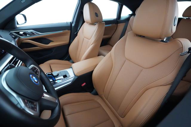 2022 BMW i4 — photo 3 of 21