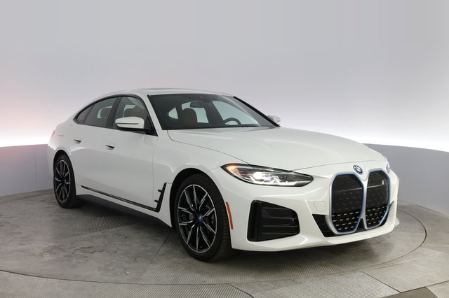 2022 BMW i4 — photo 12 of 21