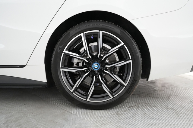 2022 BMW i4