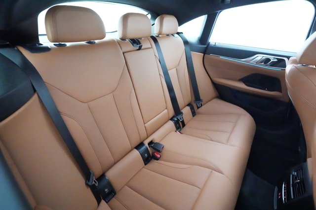 2022 BMW i4 — photo 4 of 21