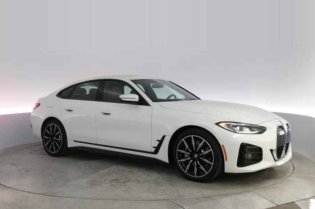 2022 BMW i4 — photo 10 of 21
