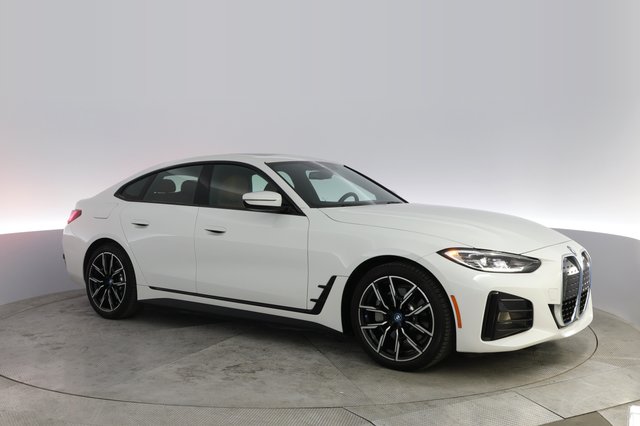 2022 BMW i4 — photo 10 of 21