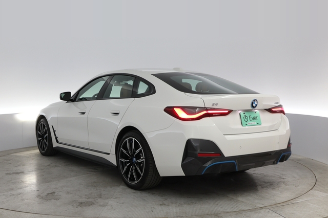 2022 BMW i4