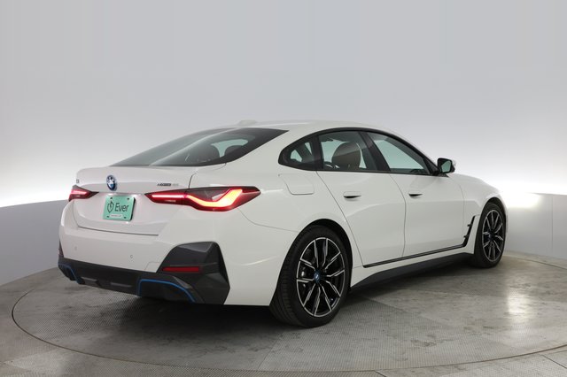 2022 BMW i4 — photo 2 of 21