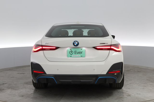 2022 BMW i4 — photo 14 of 21