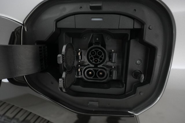 2023 Toyota bZ4X — photo 8 of 21