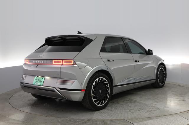 2022 Hyundai IONIQ 5 — photo 2 of 23