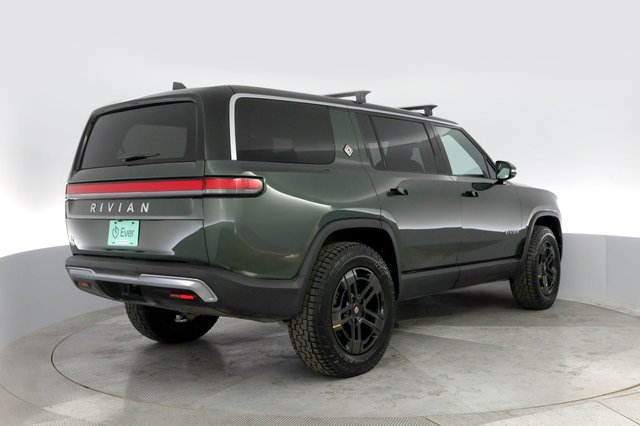 2024 Rivian R1S — photo 2 of 28