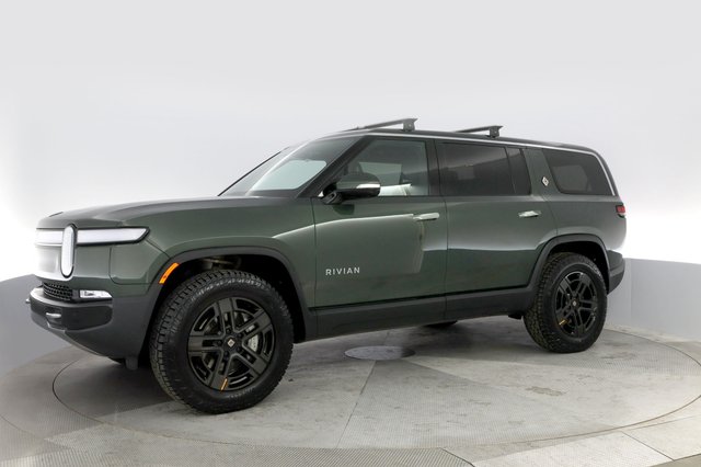 2024 Rivian R1S — photo 14 of 28