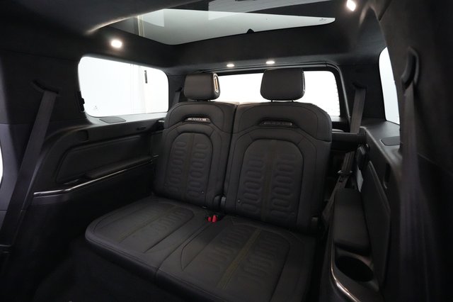2024 Rivian R1S — photo 20 of 28